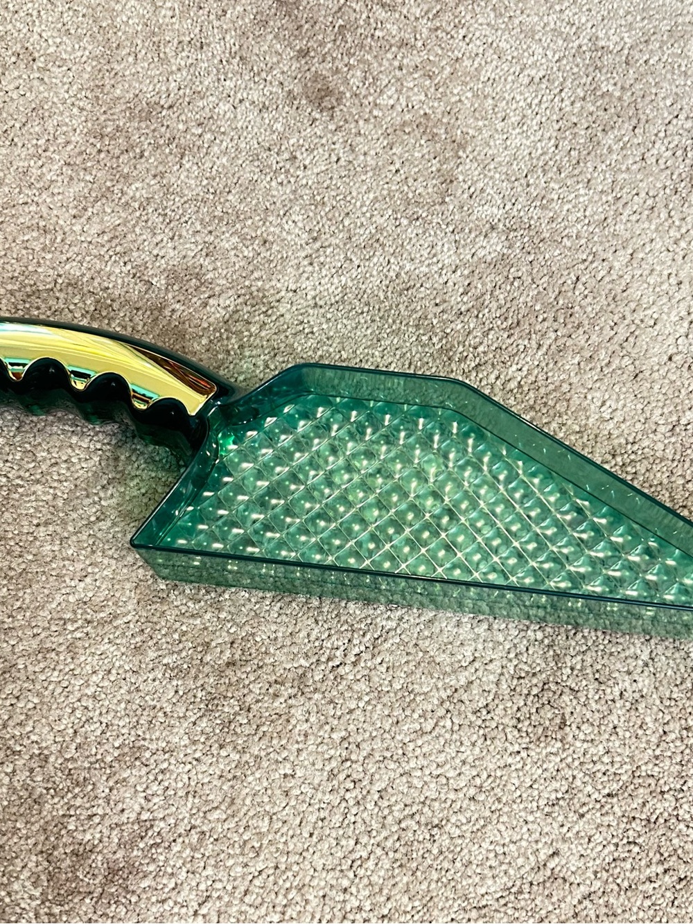 Mattress Lifter Tool Changing Bed Sheets Easer Green & Gold Translucent Plastic.